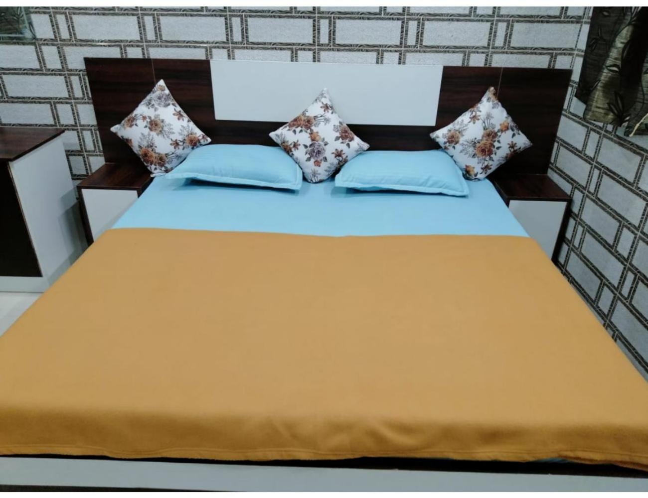 Premdeep Ashray, Homestay