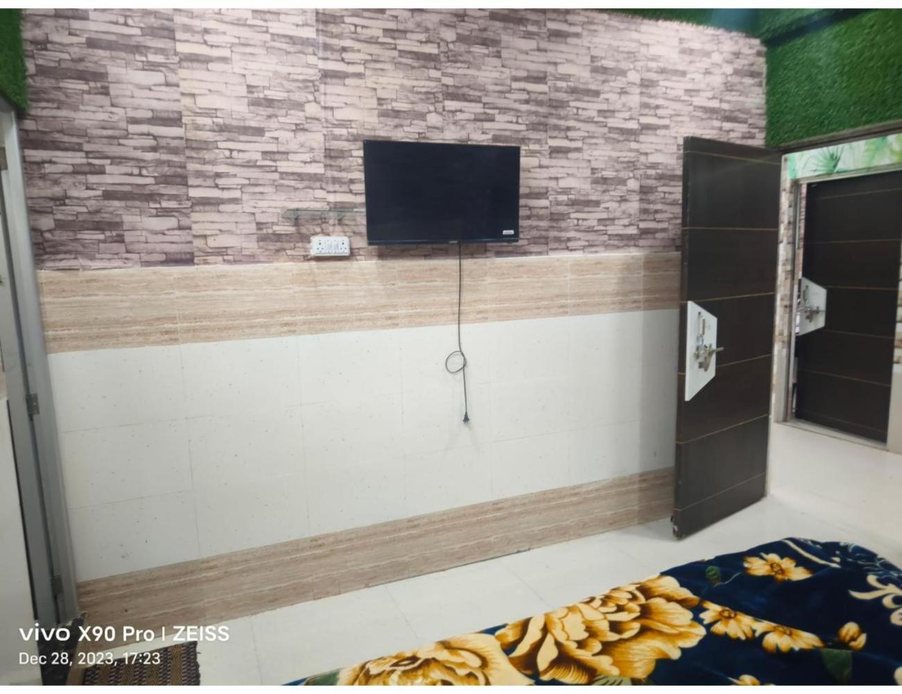 Premdeep Ashray, Homestay